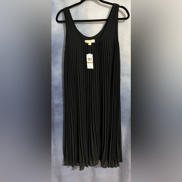 Michael Kors pleated sleeveless dress size S. New with tag but no belt. - Picture 1 of 7